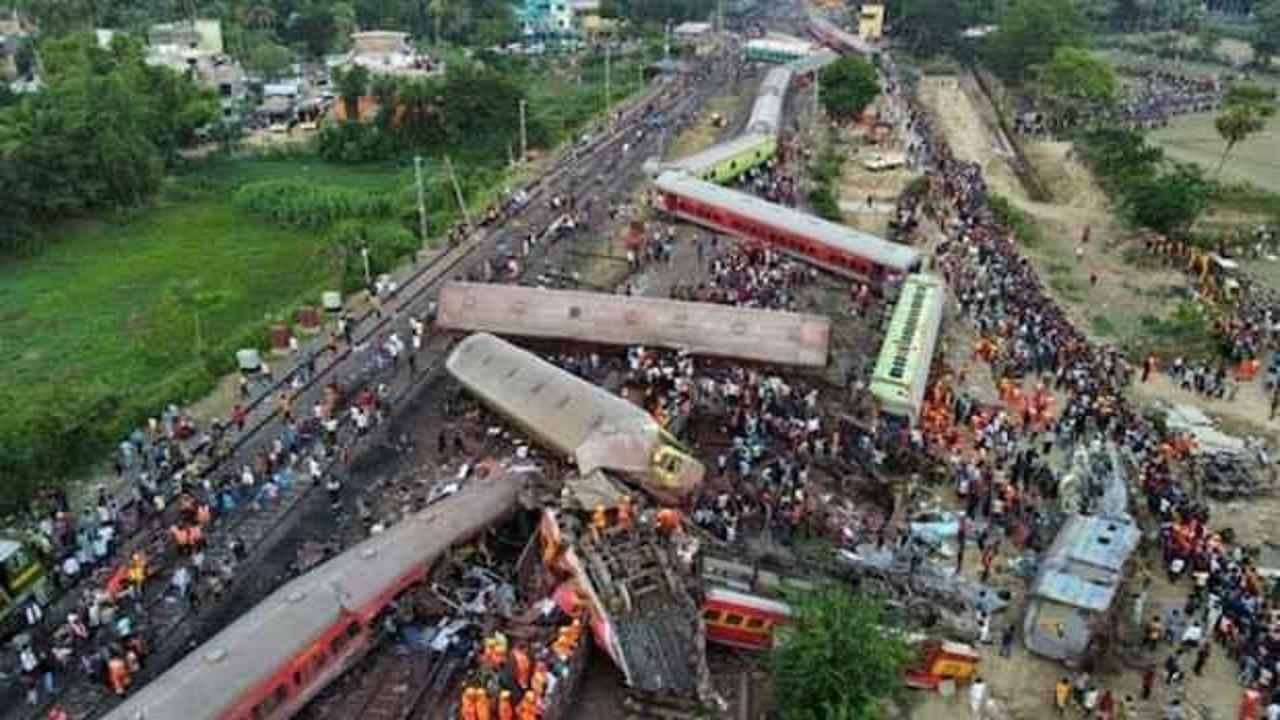 Hindistan'da tren faciası: 294 ölü!