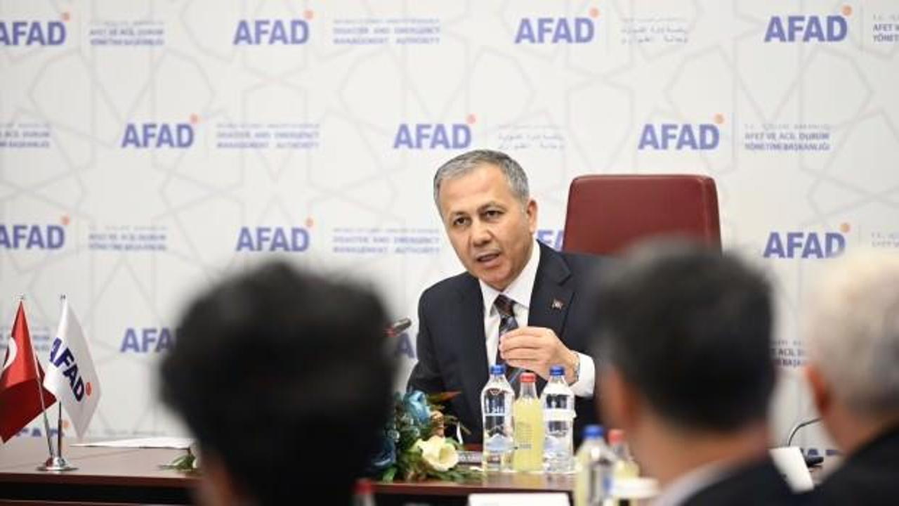 İçişleri Bakanı Ali Yerlikaya, AFAD Başkanlığı'nda afet yönetimi toplantısına katıldı