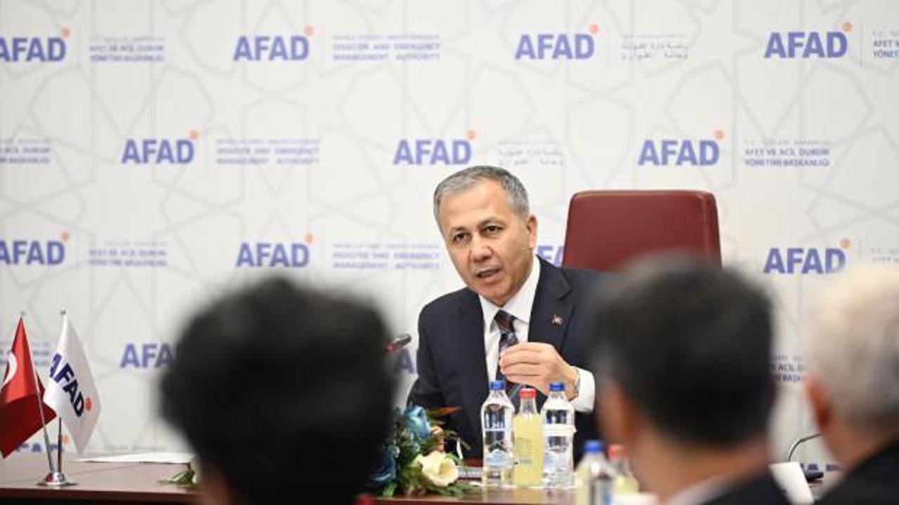 İçişleri Bakanı Yerlikaya, AFAD'da afet yönetimi toplantısına katıldı