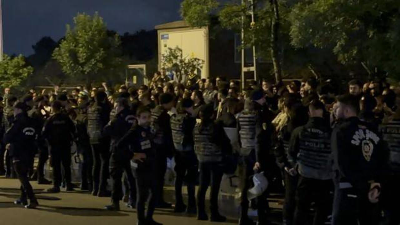 Samandıra'da b&uuml;y&uuml;k kalabalık! Ali Ko&ccedil;'un istifası isteniyor