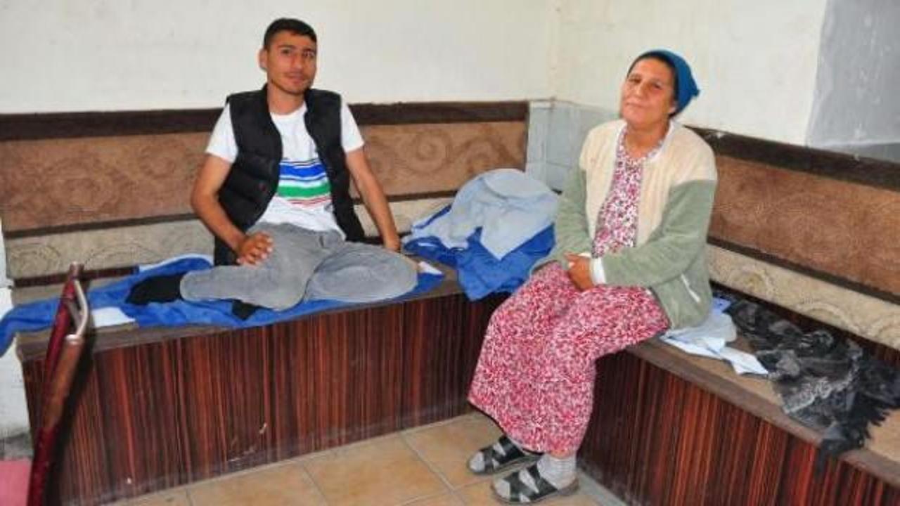 Kirada anlaşamayınca zihinsel engelli 2 oğluyla kahvehaneye sığındı