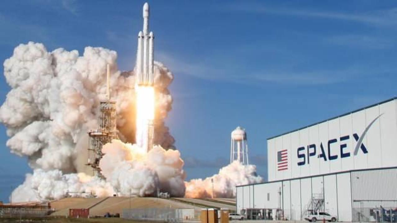 Henüz 14 yaşında... SpaceX'te işe başlayacak!