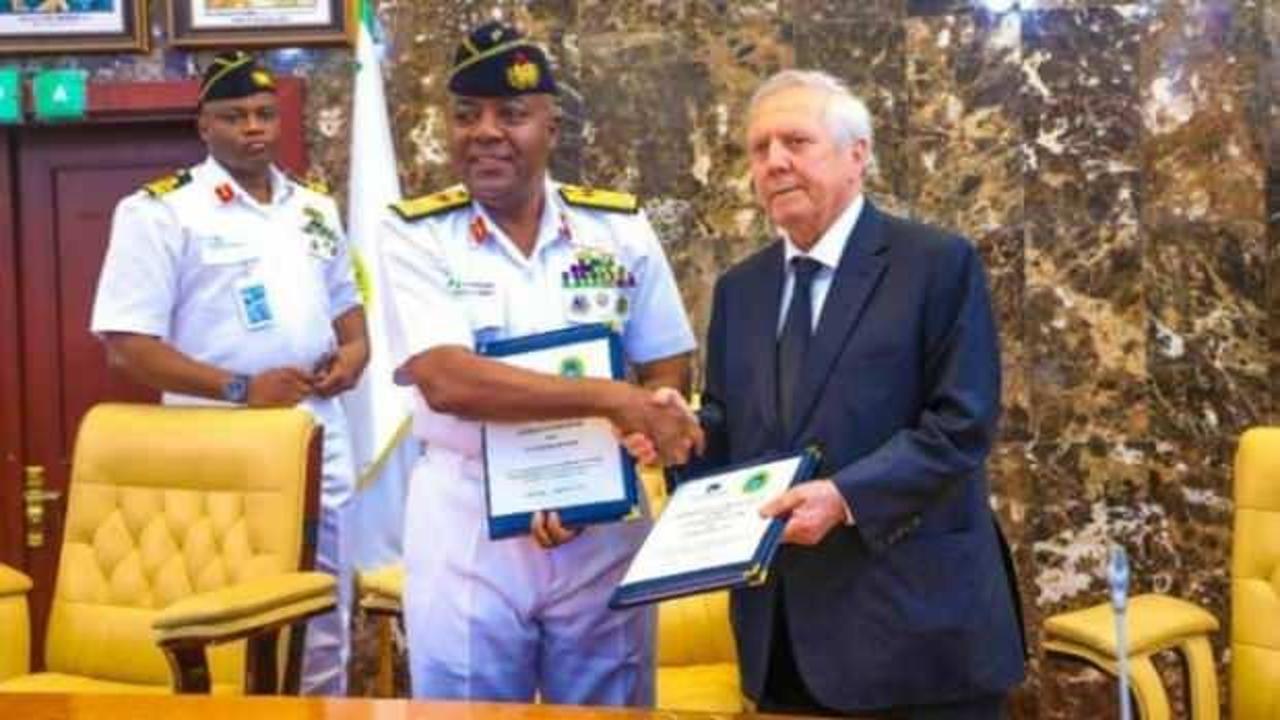 Aziz Yıldırım Nijerya Donanması'yla sözleşme imzaladı