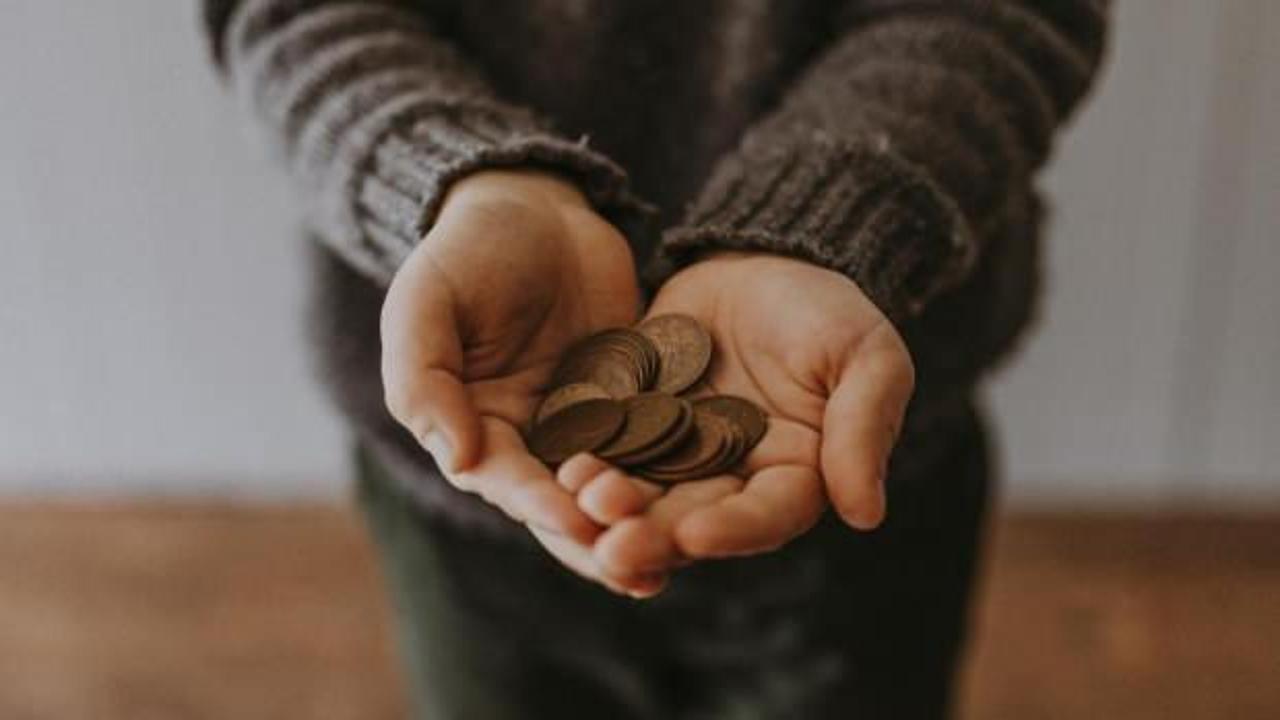 Evi temizlerken 1 milyon adet madeni para buldular
