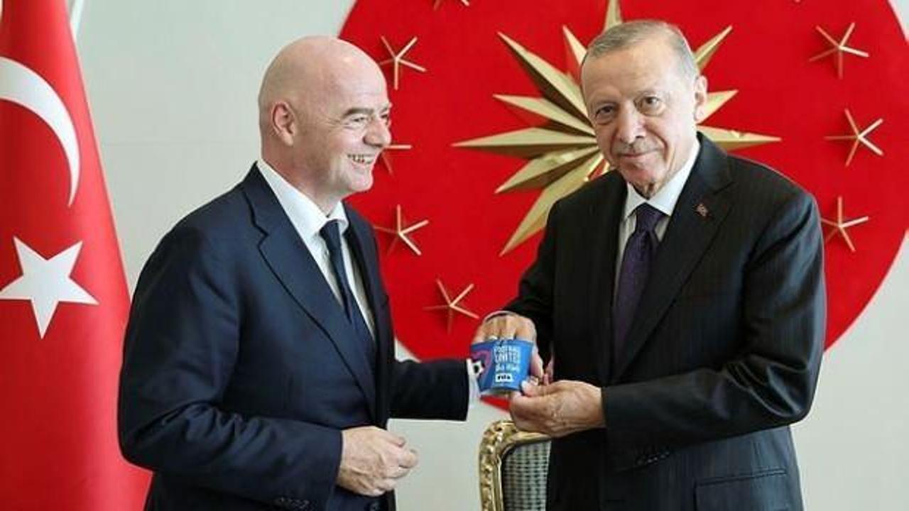 FIFA Başkanı Gianni Infantino'ndan Başkan Erdoğan'a jest