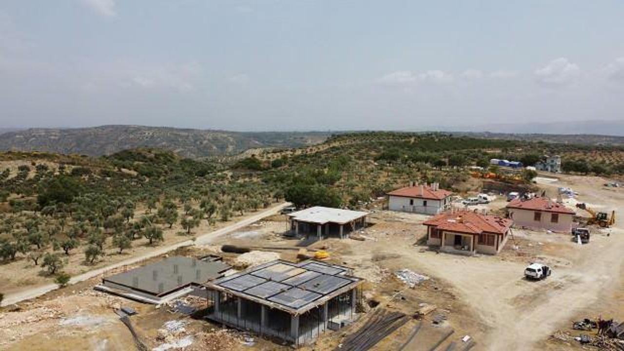 Bakan Özhaseki'den depremzedelere müjde! 80 köy evi daha teslim edilecek