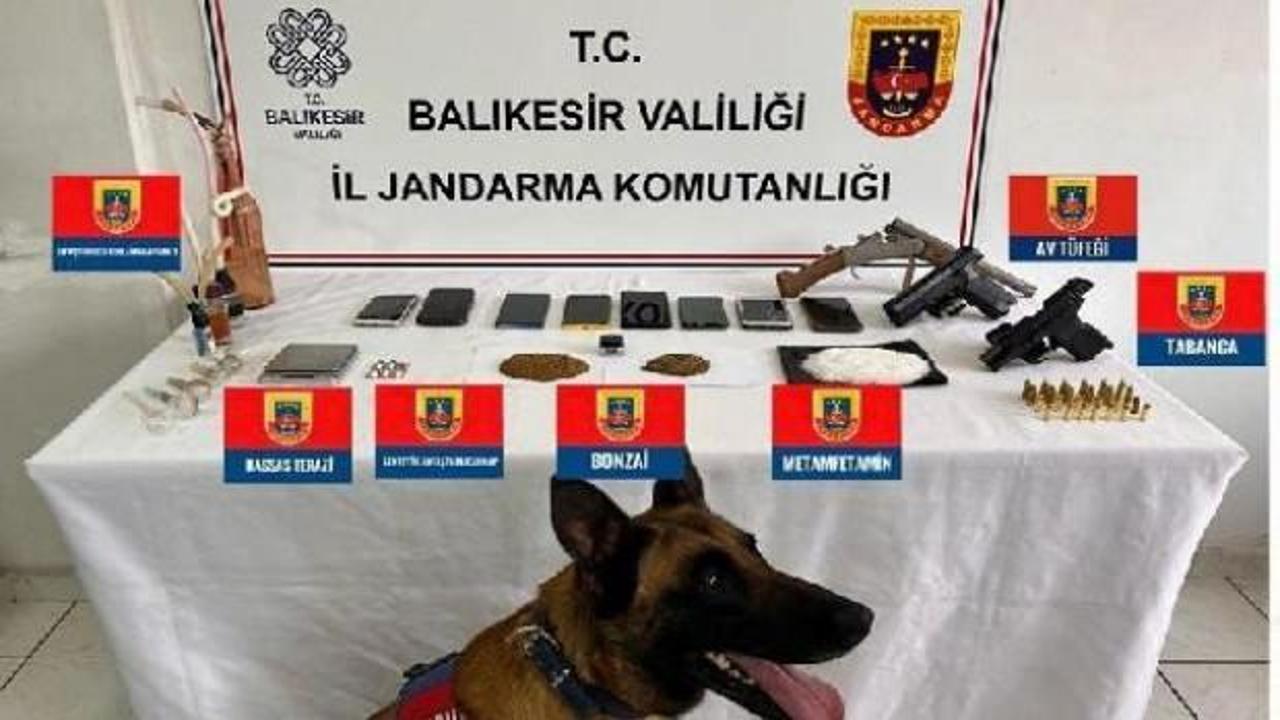 Balıkesir'de uyuşturucu operasyonu: 11 gözaltı