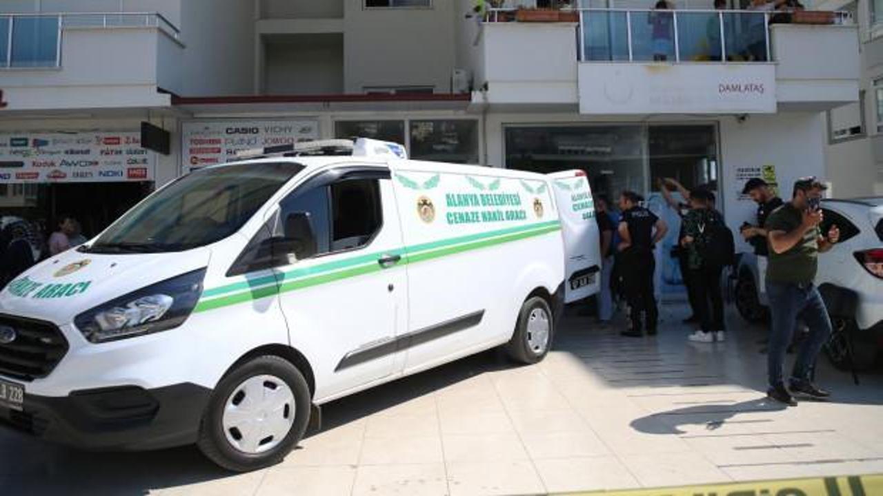 Doktor, aile sağlığı merkezinde eşi tarafından &ouml;ld&uuml;r&uuml;ld&uuml;