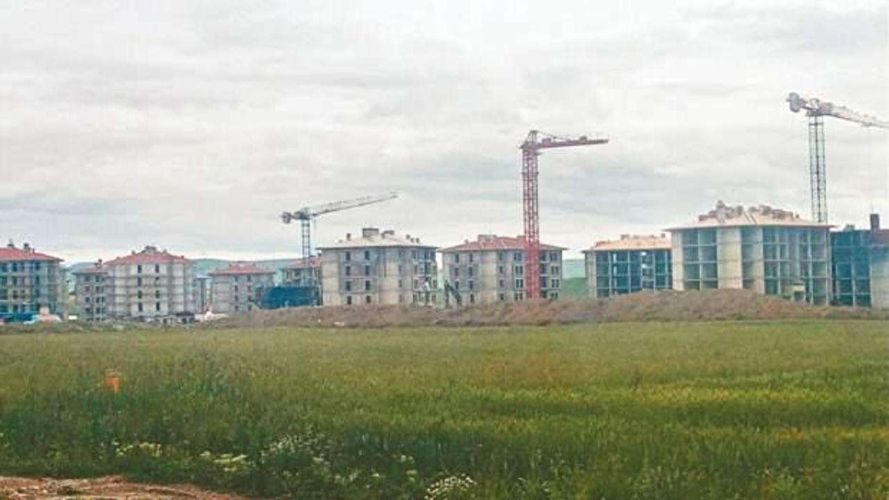 İlk Evim&rsquo;in pencereleri takılıyor