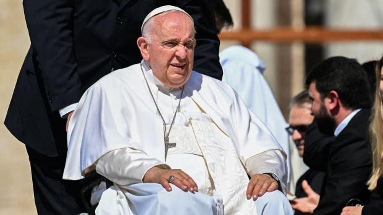 Papa geçirdiği ameliyatın ardından taburcu oldu