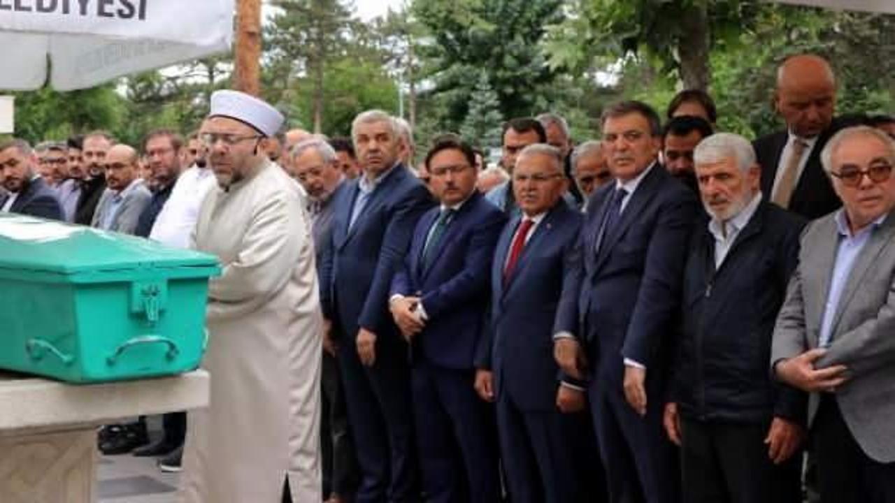 Abdullah Gül, amcasının eşinin cenazesine katıldı