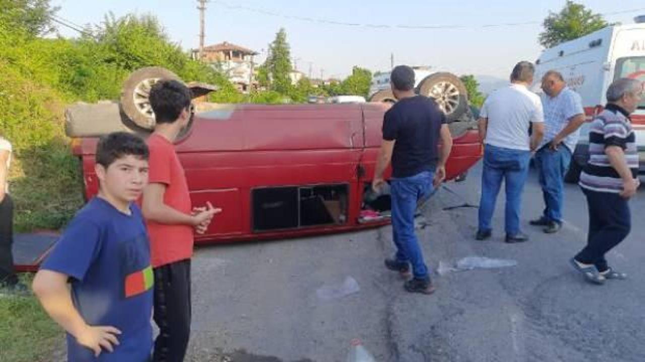Ereğli'de işçilerin taşındığı minibüs ile otomobil çarpıştı: 7 yaralı