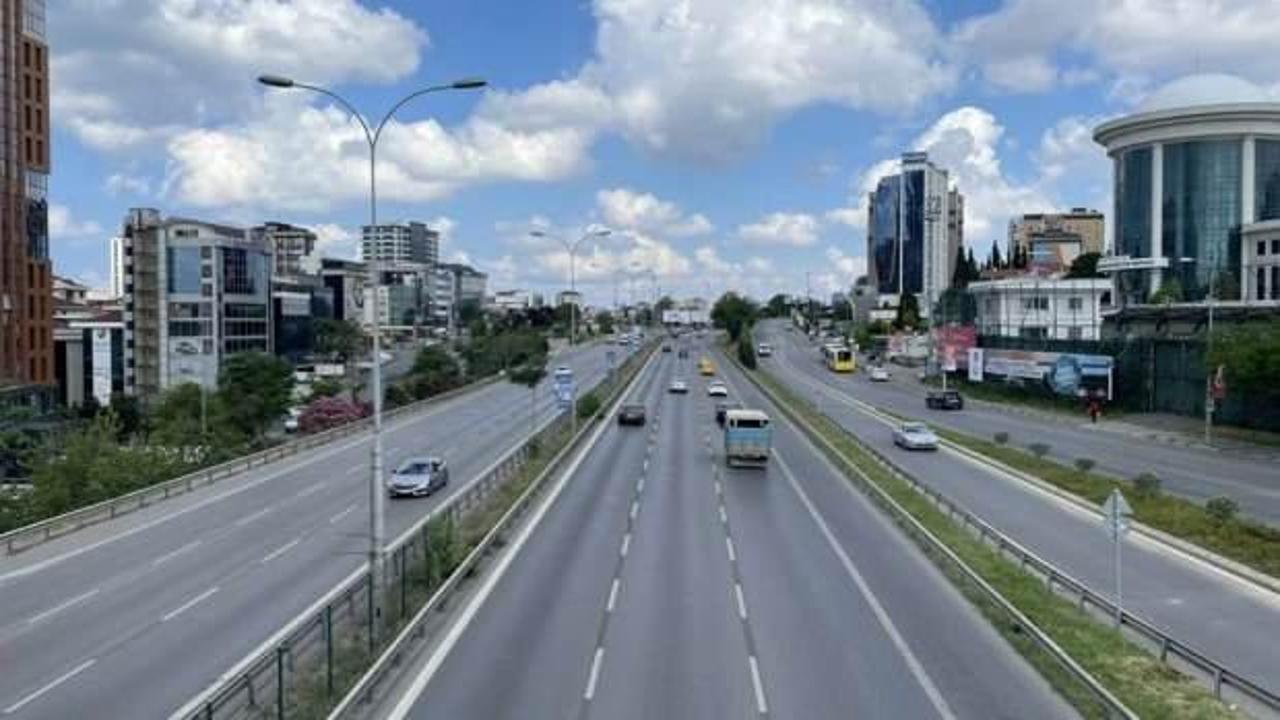 İstanbul'da yollar boş kaldı: Trafik yoğunluğu yüzde 2!