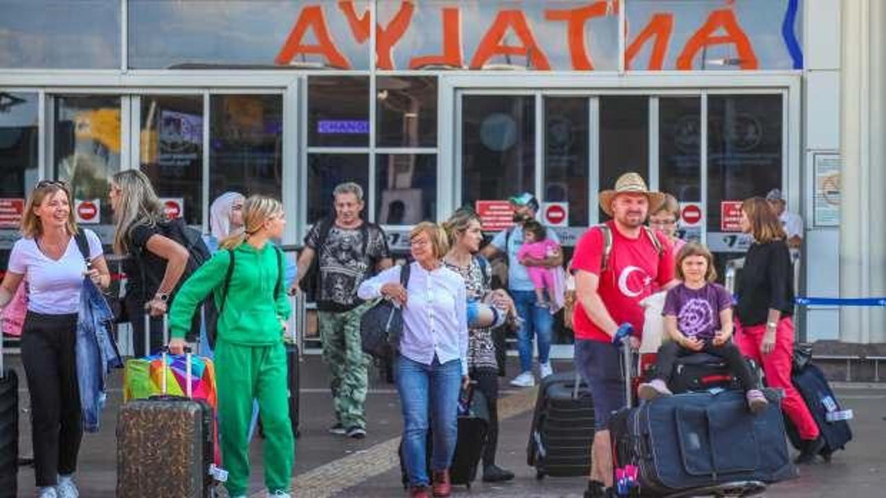 Antalya'ya hava yoluyla gelen turist sayısı 5,5 milyonu aştı