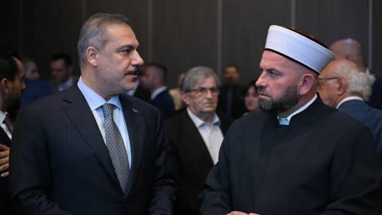 Dışişleri Bakanı Hakan Fidan'a Karadağ'da anlamlı hediye