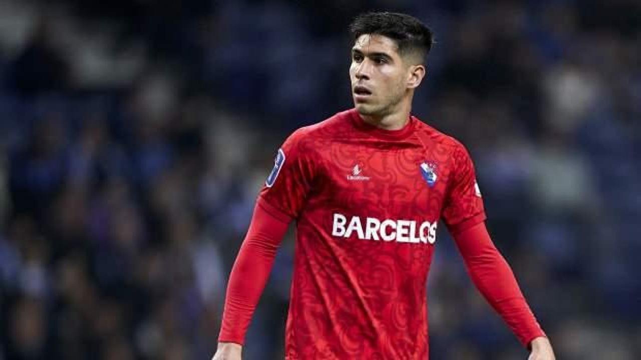 Fenerbah&ccedil;e&rsquo;de s&uuml;rpriz golc&uuml; hamlesi! Kul&uuml;b&uuml;yle g&ouml;r&uuml;ş&uuml;ld&uuml;