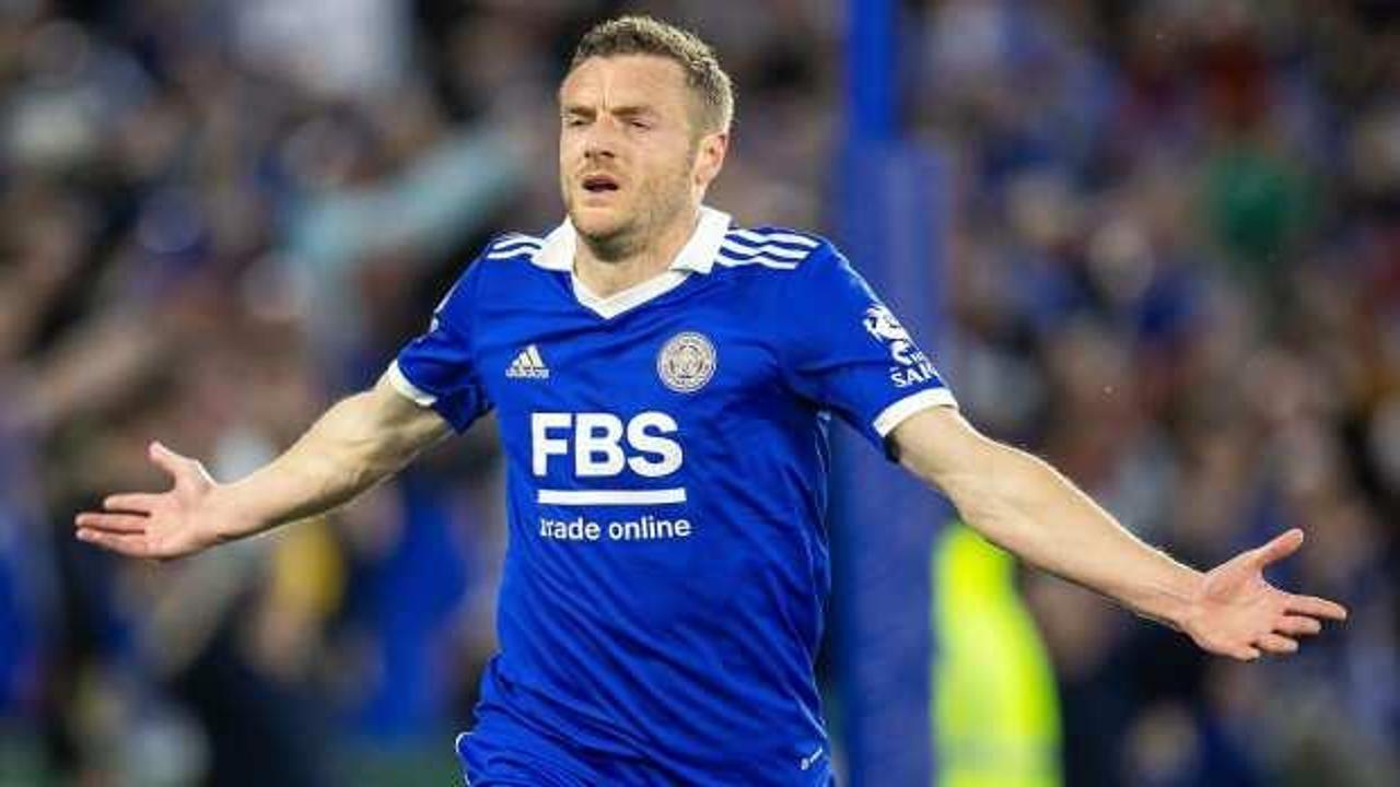37'lik Jamie Vardy imzayı attı