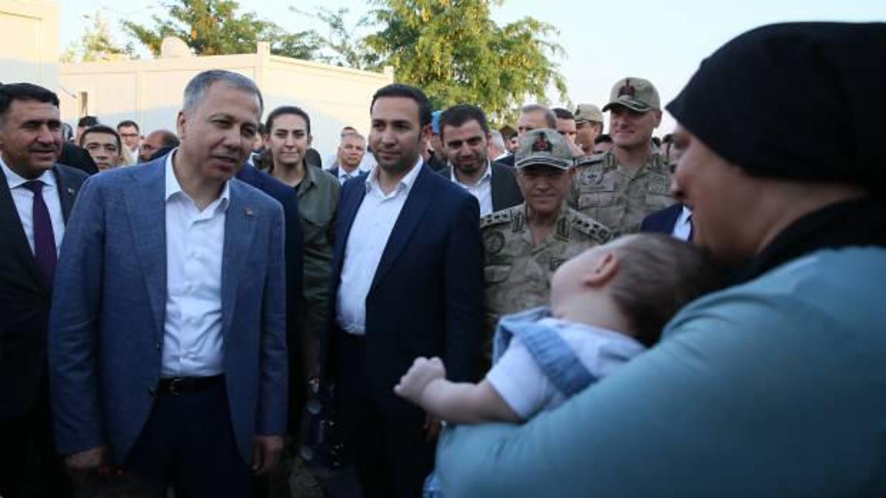 İçişleri Bakanı Yerlikaya'dan depremzedelere ziyaret