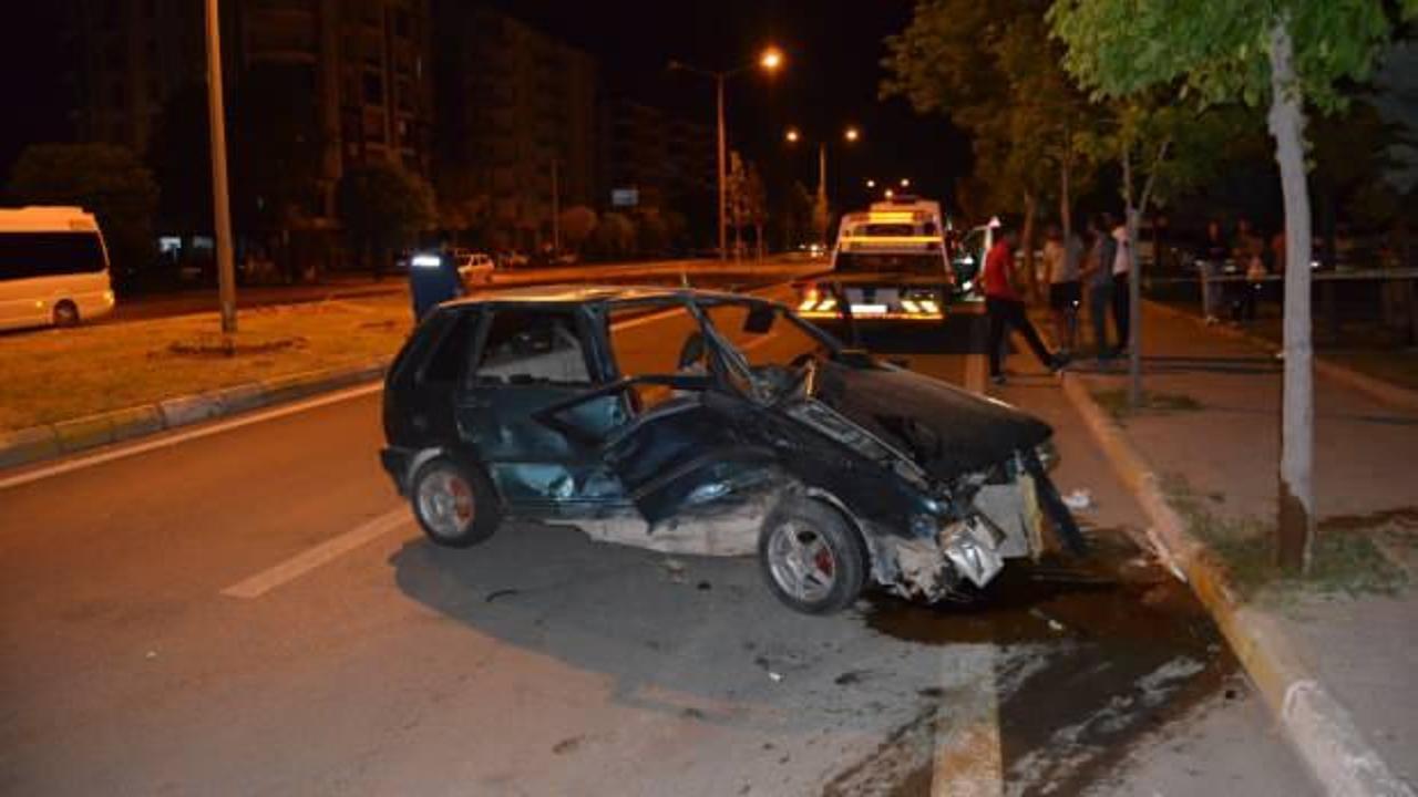 Aksaray'da iki otomobil &ccedil;arpıştı, 6 kişi yaralandı