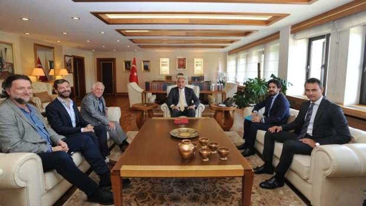 Bakan Ersoy, dünyaca ünlü yapımcı James Brock ile makamında bir araya geldi