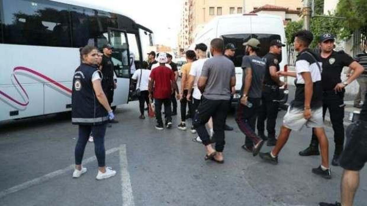 İzmir'de 200 kaçak göçmen yakalandı