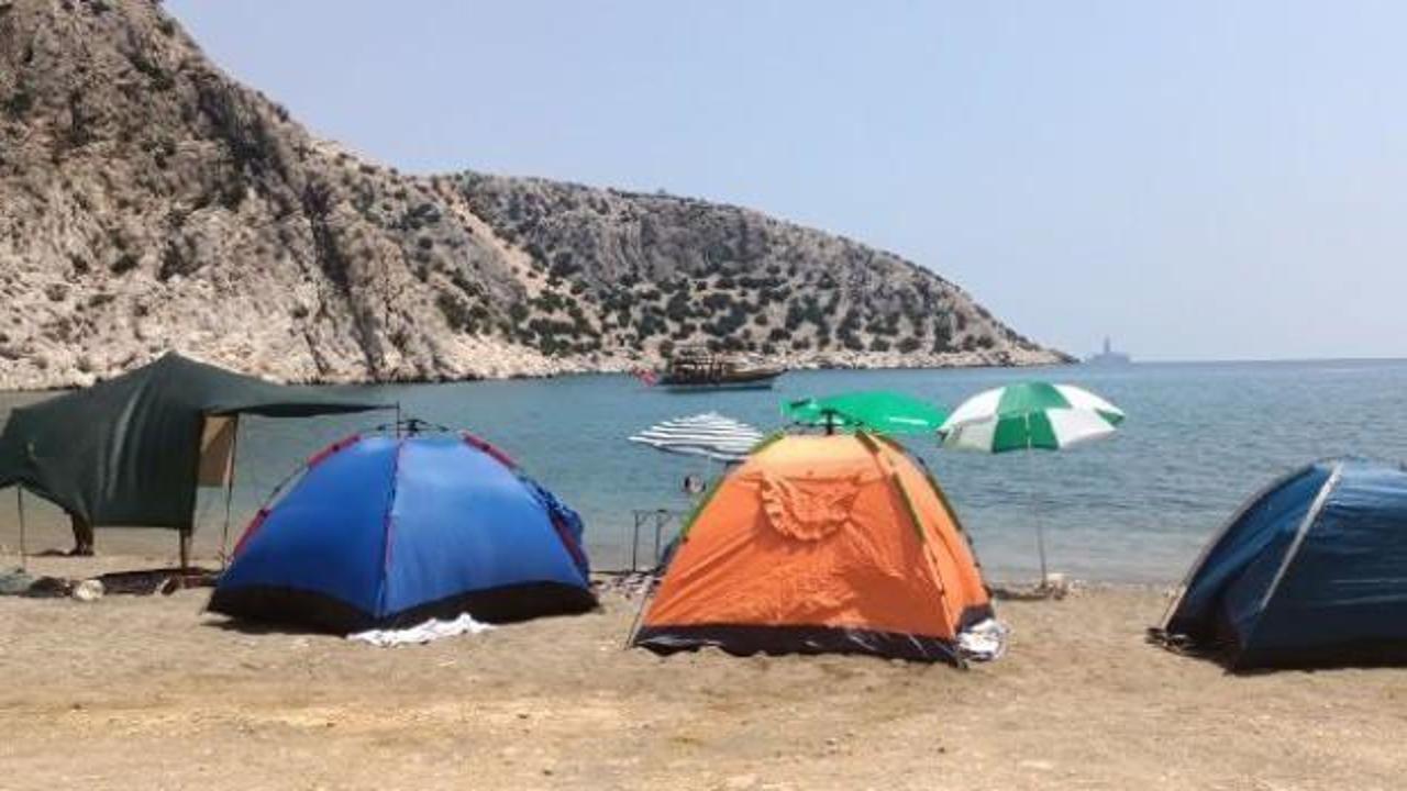 Mersin'de sit alanına yerleştirilen çadır ve karavanlar kaldırılıyor