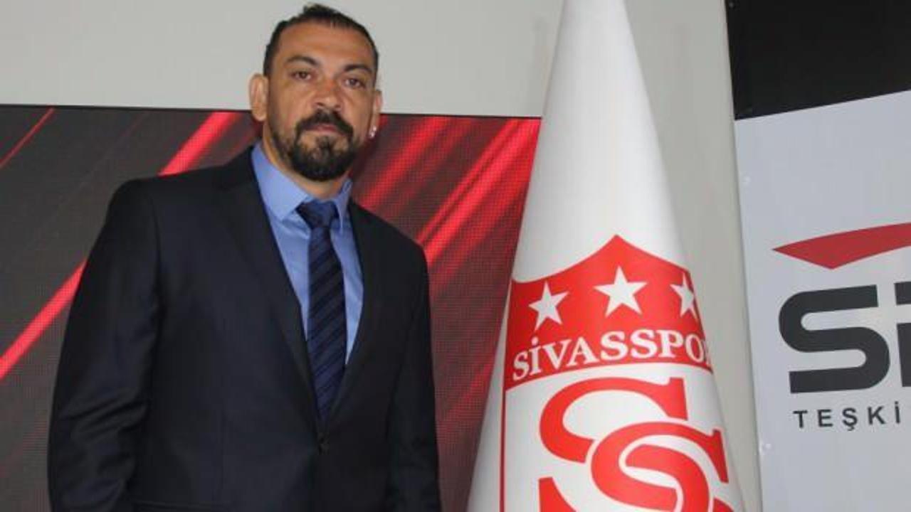 Servet &Ccedil;etin bir yıllık imzayı attı! İşte ilk s&ouml;zleri