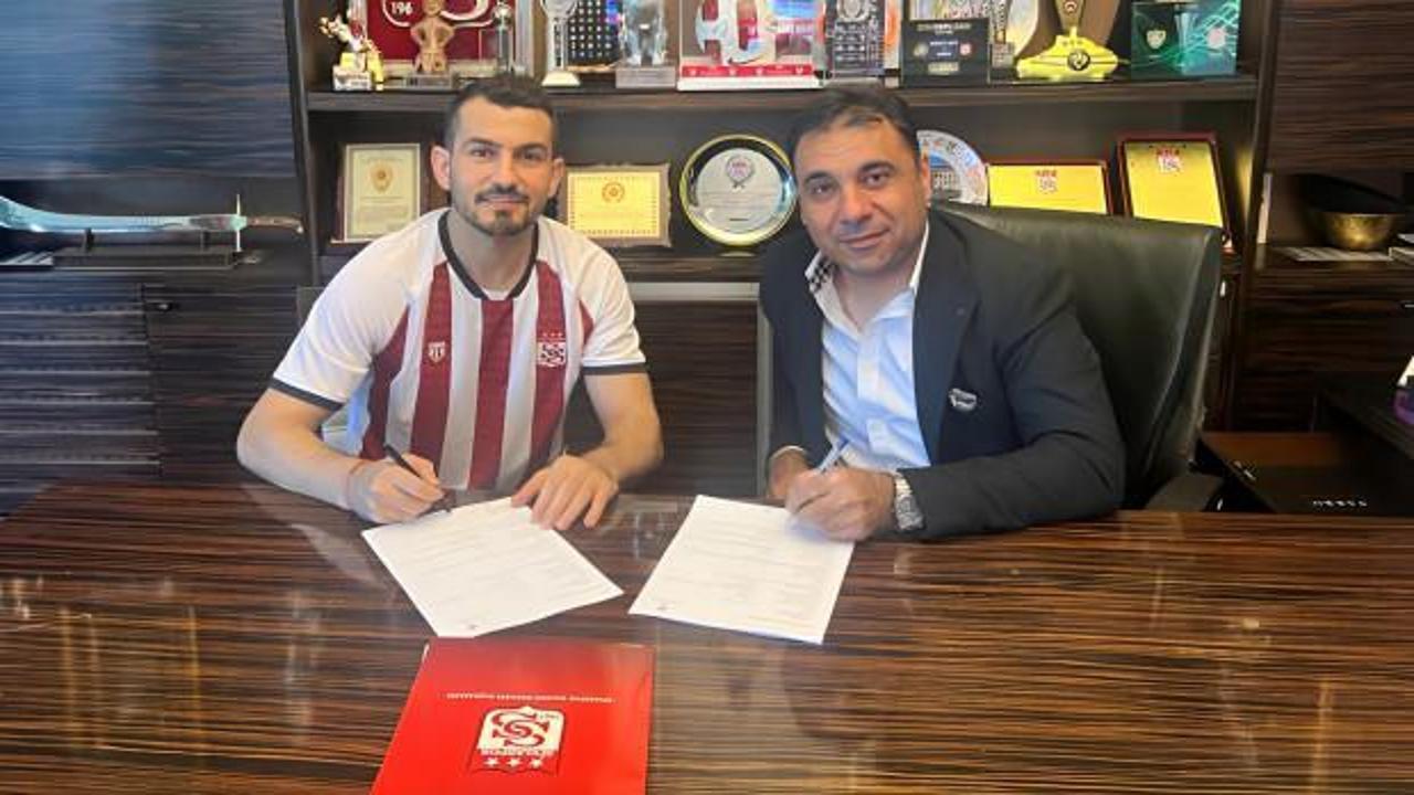 Sivasspor, Emrah Başsan'ı renklerine bağladı