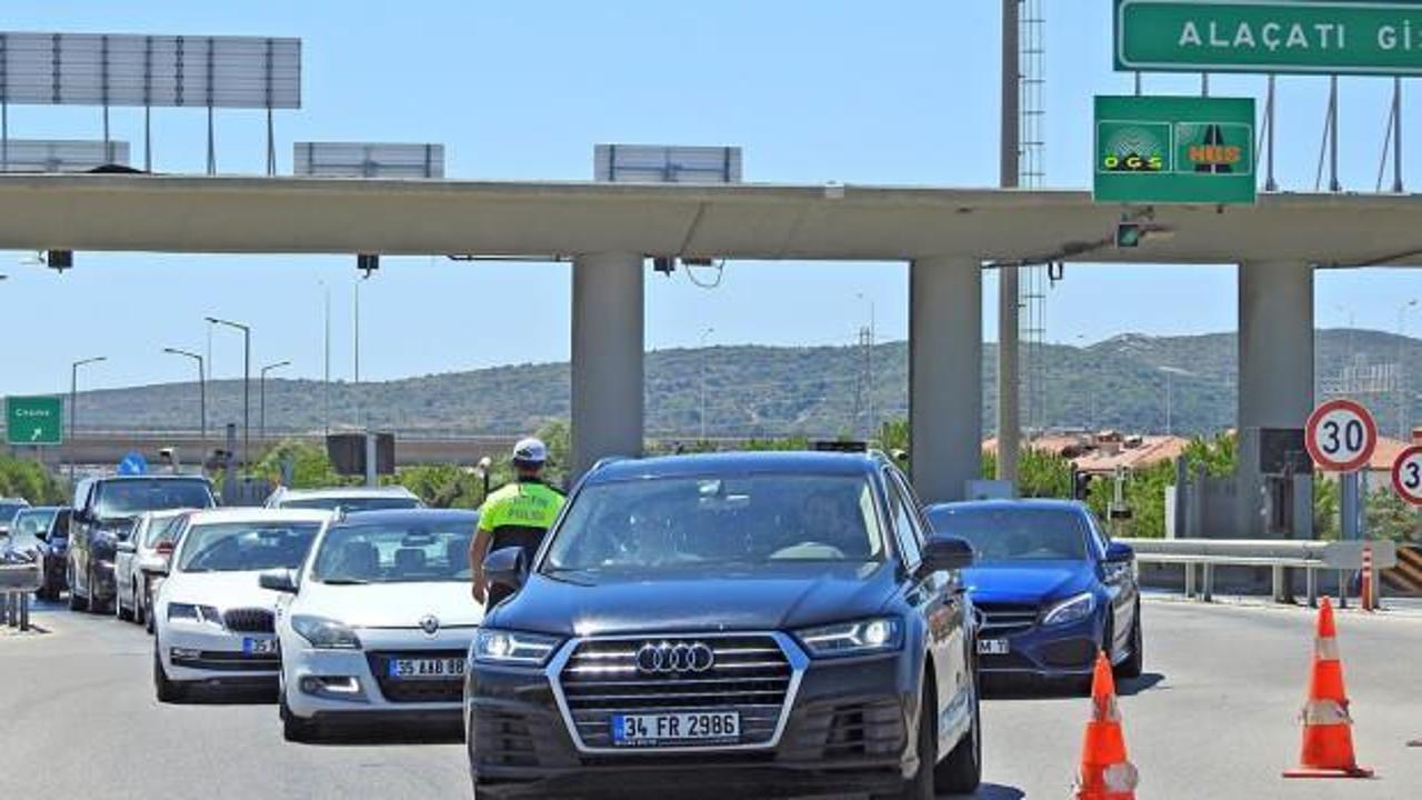 Ünlü tatil merkezi Çeşme'ye bayramda 217 bini aşkın araç giriş yaptı