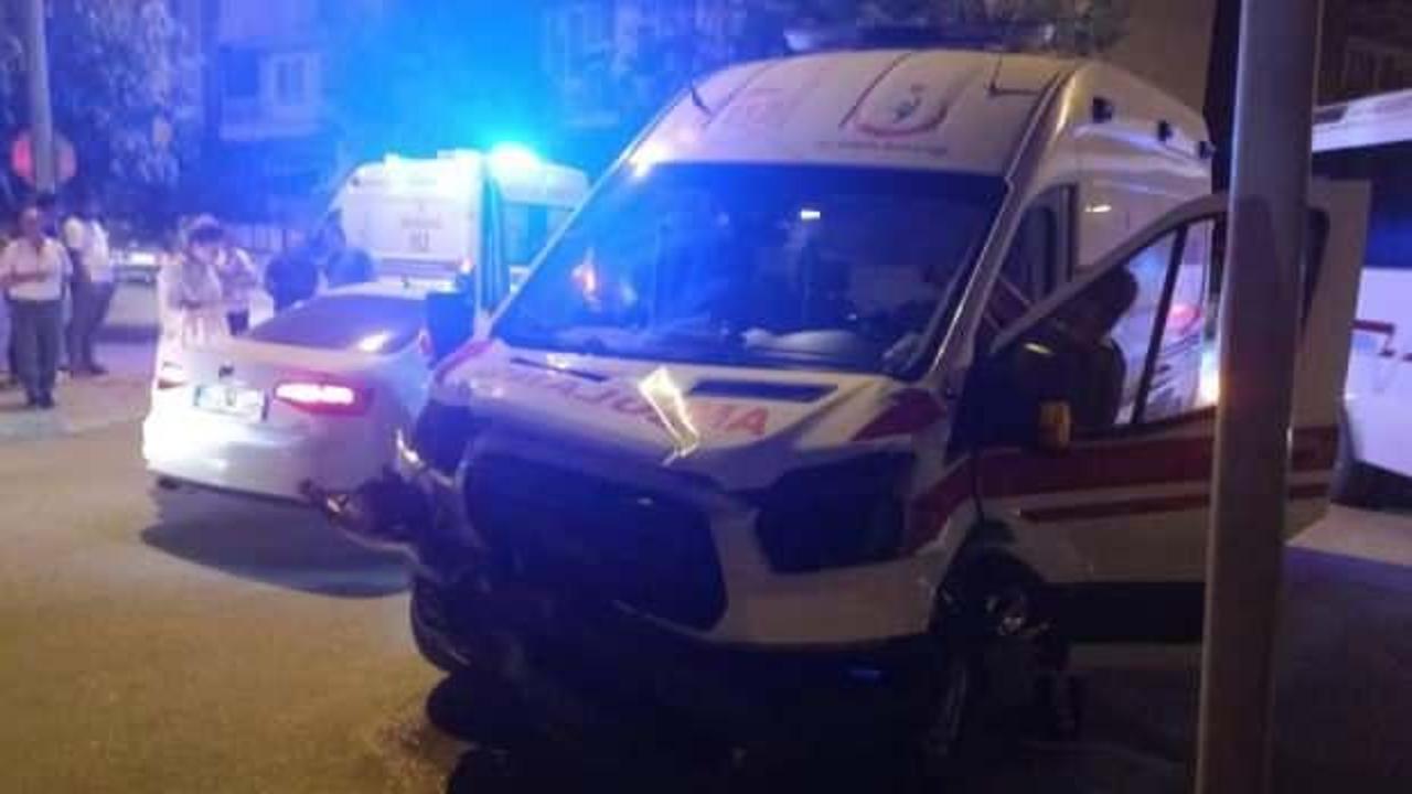 Burdur’da ambulans ile otomobil çarpıştı: 4 yaralı