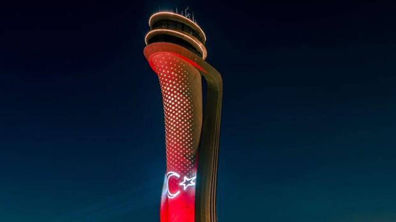 İstanbul Havalimanı trafik kontrol kulesi 15 Temmuz için özel aydınlatıldı