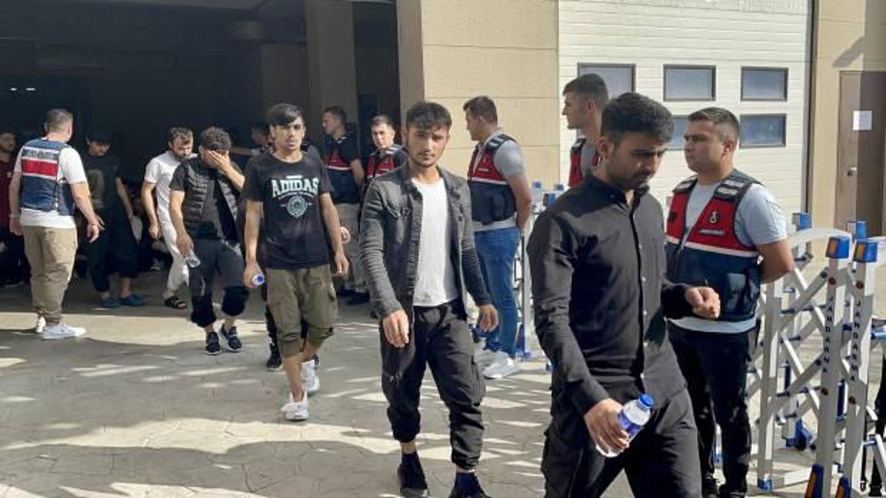 Kocaeli'de 138 d&uuml;zensiz g&ouml;&ccedil;men sınır dışı edildi
