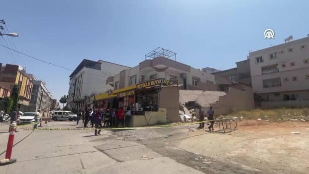 Son Dakika... Gaziantep'te iki katlı binanın duvarı &ccedil;&ouml;kt&uuml;: 4 yaralı