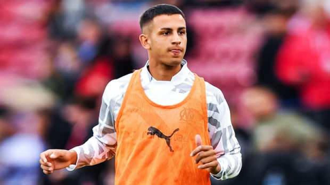 Fenerbah&ccedil;e'den bir transfer daha! İmza i&ccedil;in İstanbul'a geldi