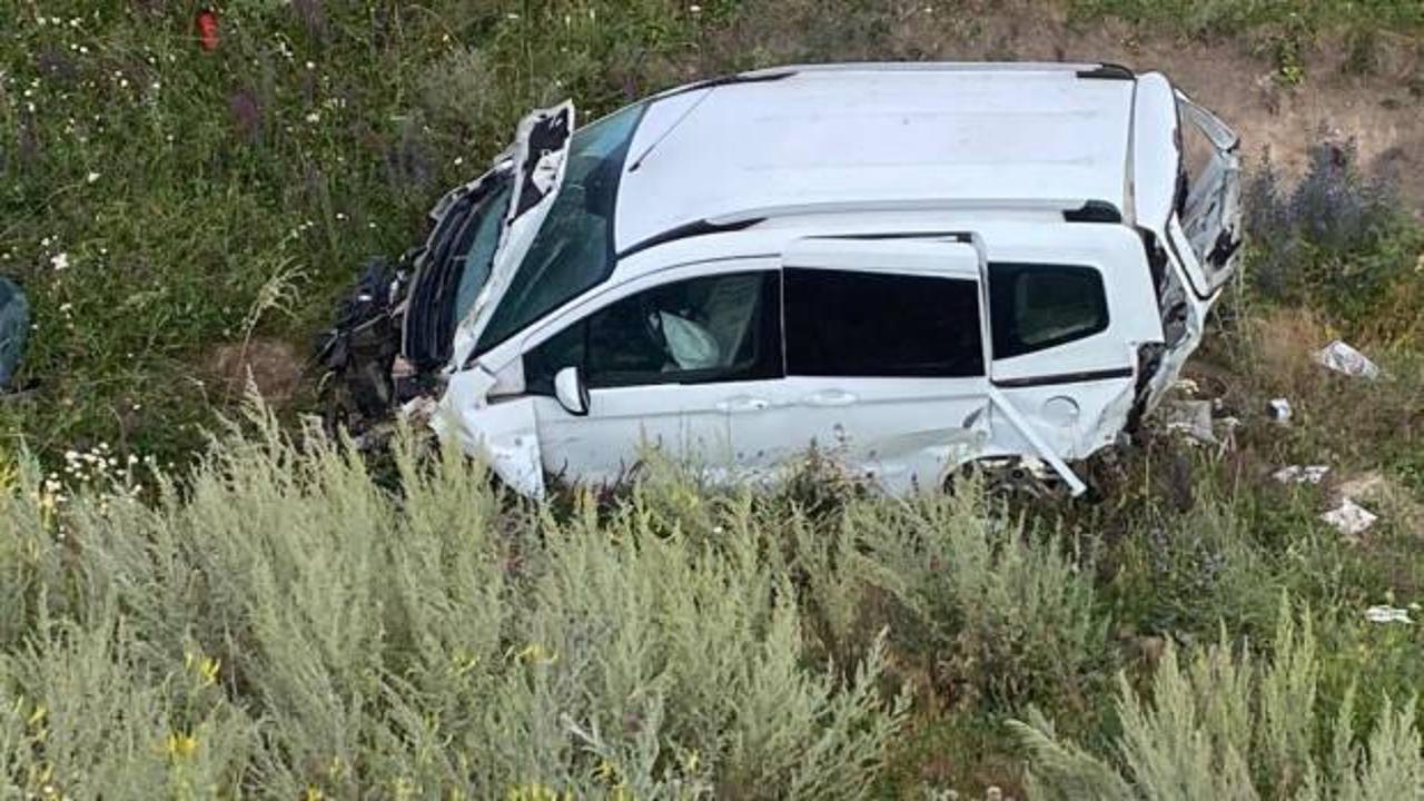 Kars’ta feci kaza: Şarampole devrilen otomobilin sürücüsü öldü!