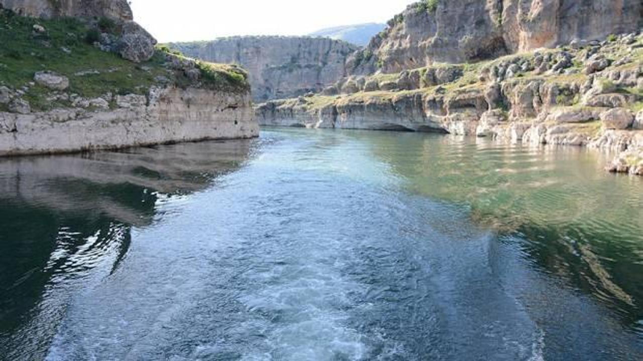Şanlıurfa'da Fırat Nehri'ne giren gen&ccedil; boğuldu