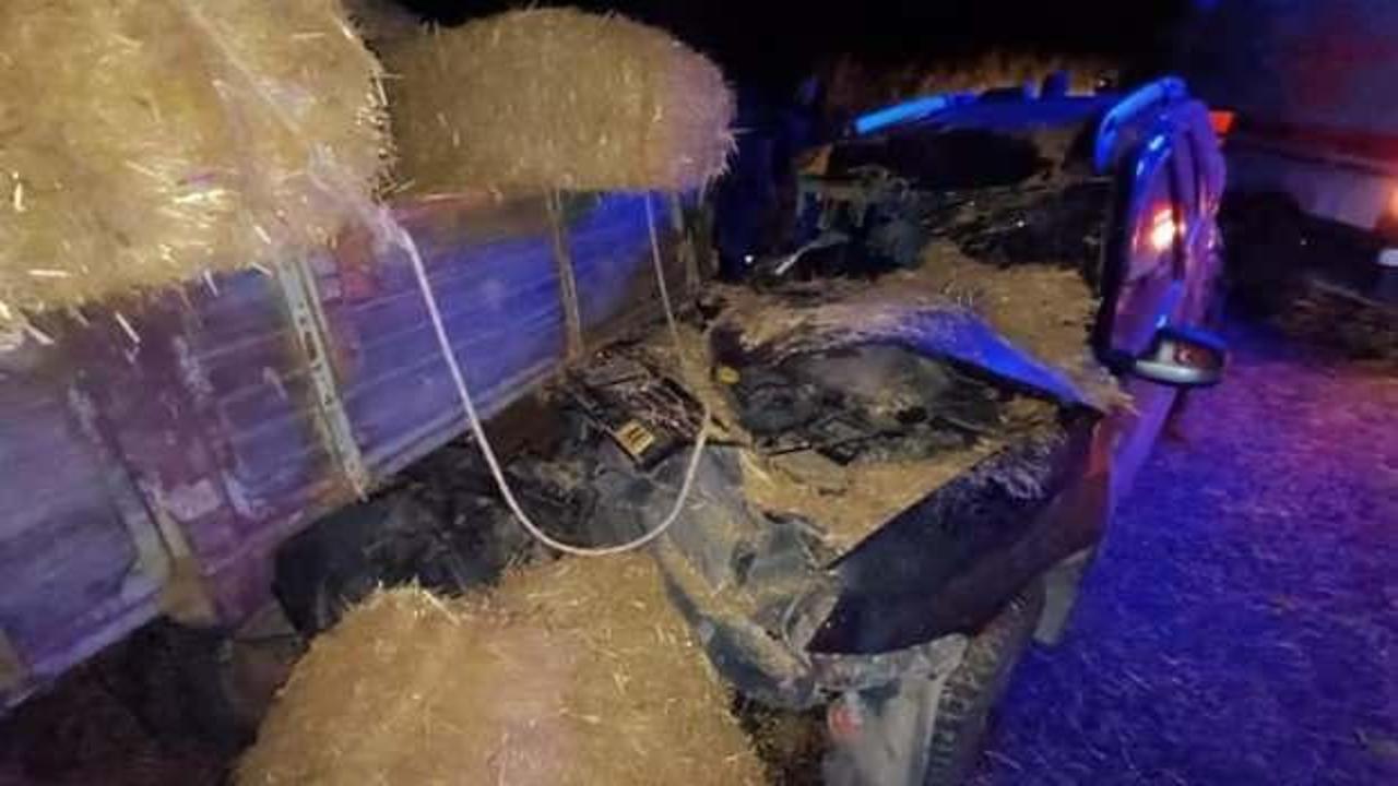 Gönen'de traktöre arkadan çarpan otomobilde bulunan 2 kişi yaralandı
