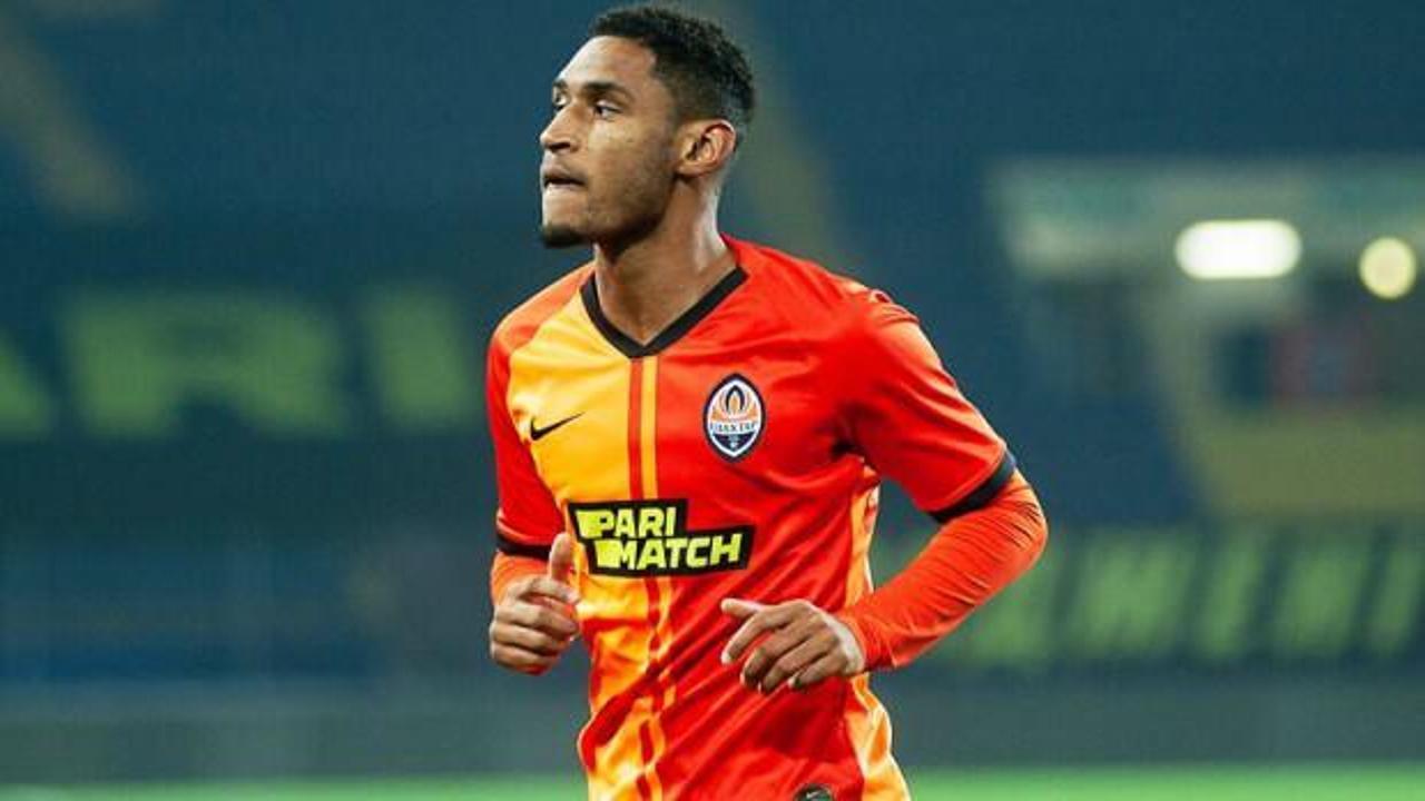 Tete ve menajeri İstanbul'a geldi! Fenerbah&ccedil;e b&uuml;y&uuml;k oynuyor