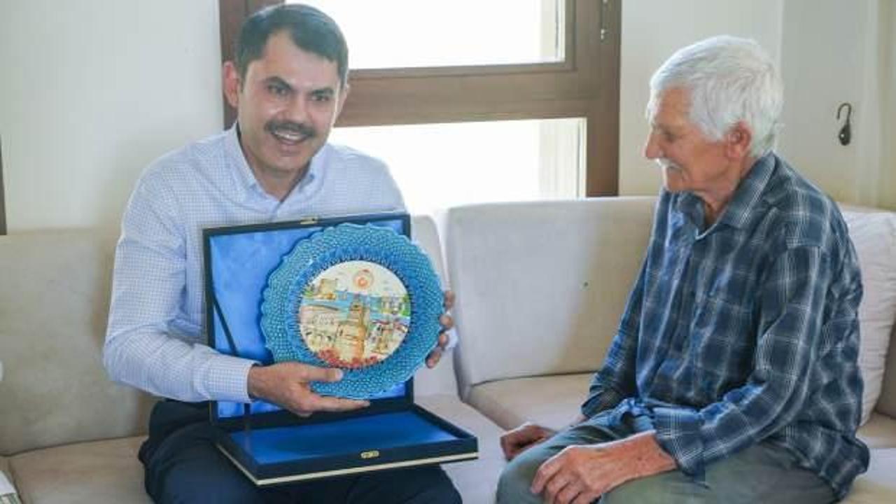 Murat Kurum, evi hasar g&ouml;ren 'Deniz &Ccedil;ifti'ni unutmadı