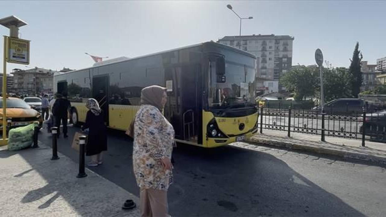 Pendik'te arızalanan İETT otob&uuml;s&uuml; yolda kaldı