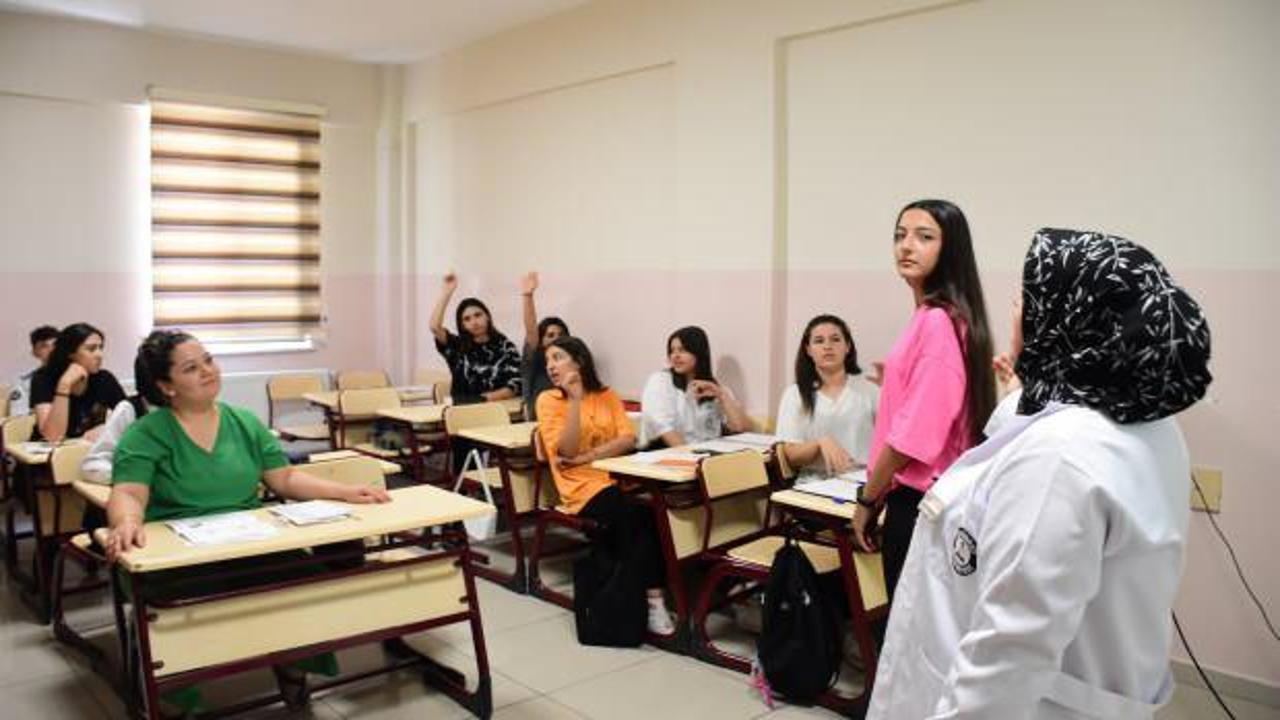 Şahinbey Belediyesi'nin ücretsiz kursu ile ingilizce öğreniyorlar