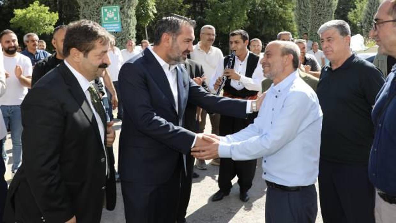 Elazığ Belediyesi'nden &ccedil;alışanlarına dev zam! Şerifoğulları, davul ve klarnetle karşılandı