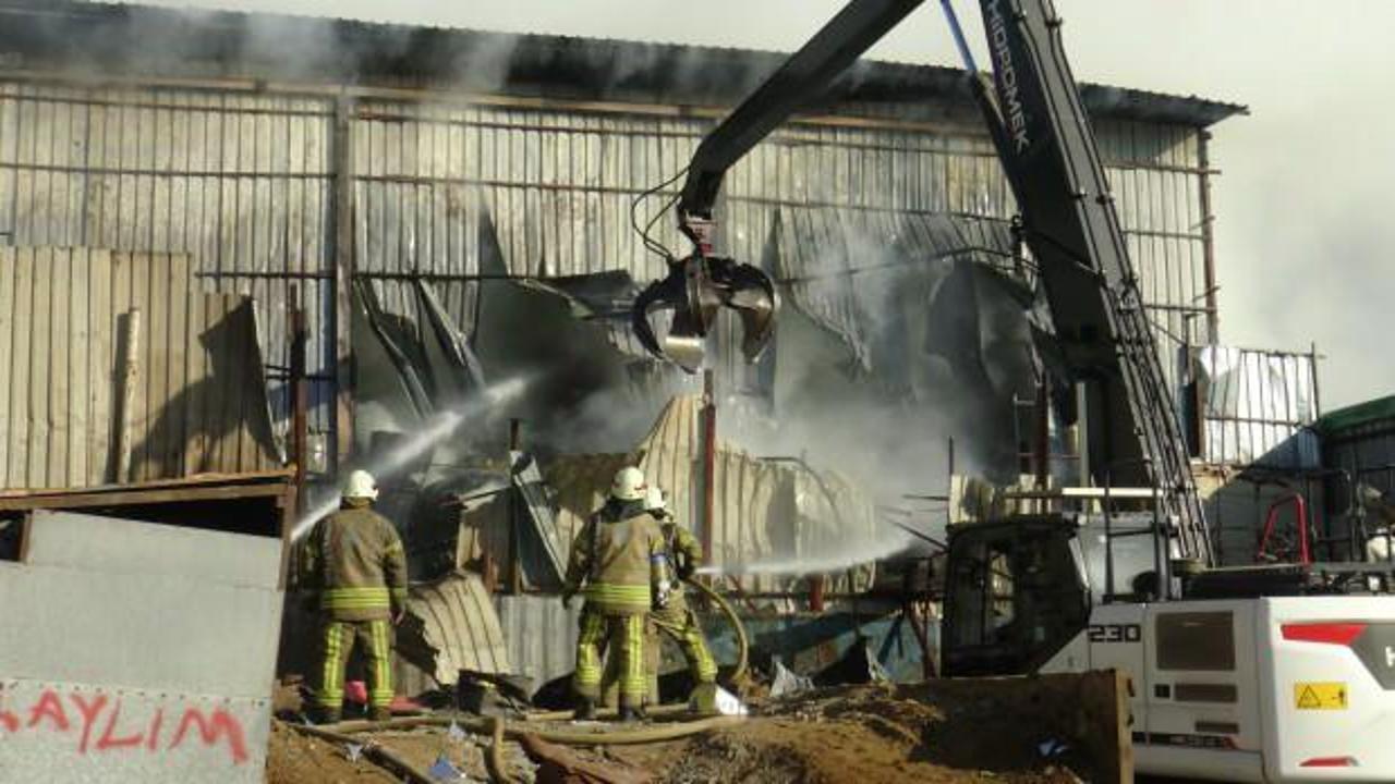 Esenyurt'ta hurda atık tesisinde yangın