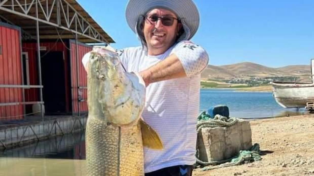 Oltasına takılan balığı g&ouml;r&uuml;nce g&ouml;zlerine inanamadı