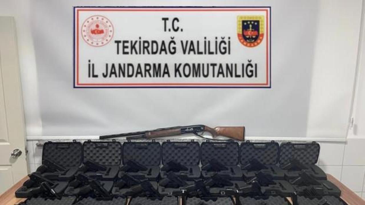 Tekirdağ'da bir adreste 26 silah ele geçirildi