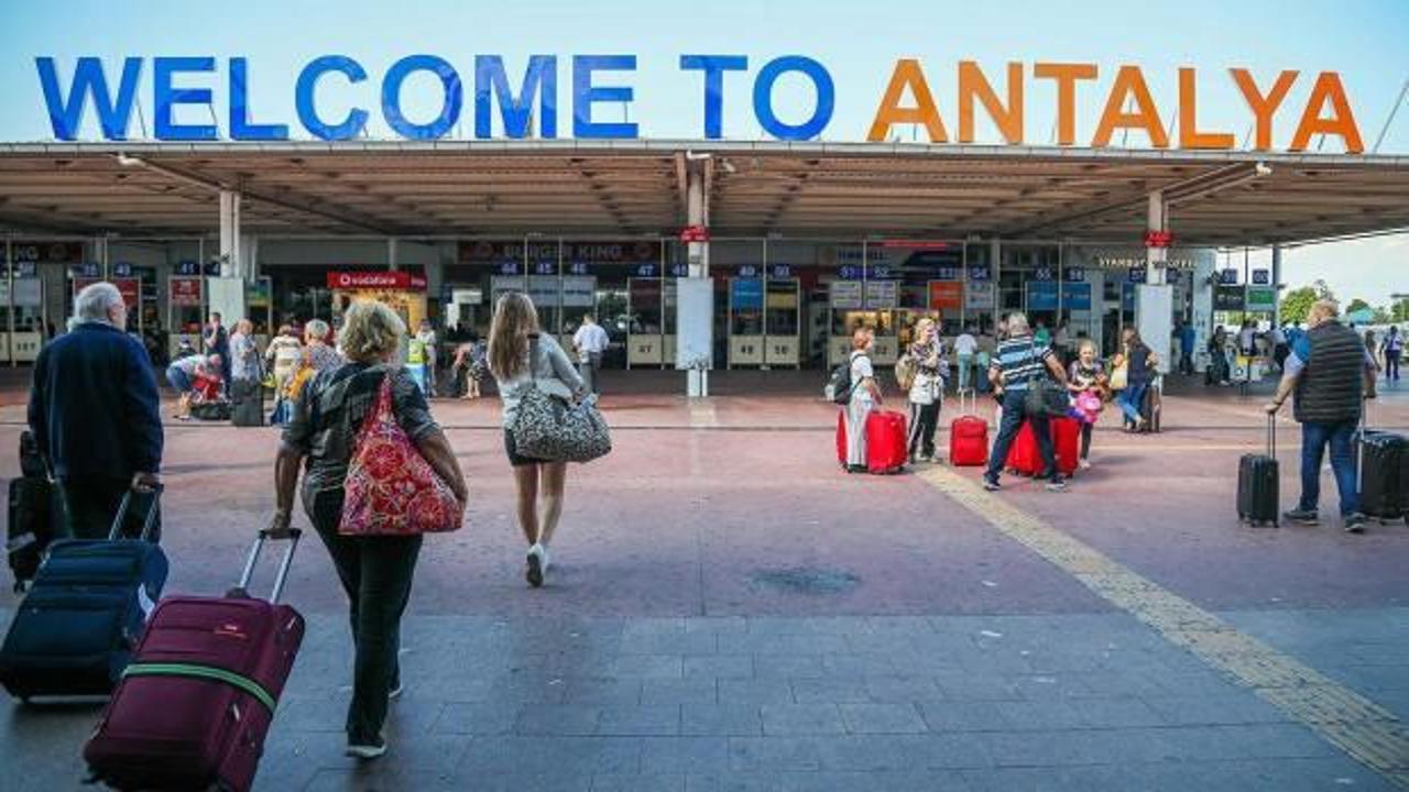 Antalya'da yolcu ve uçak sayısında 2019 rakamları aşıldı