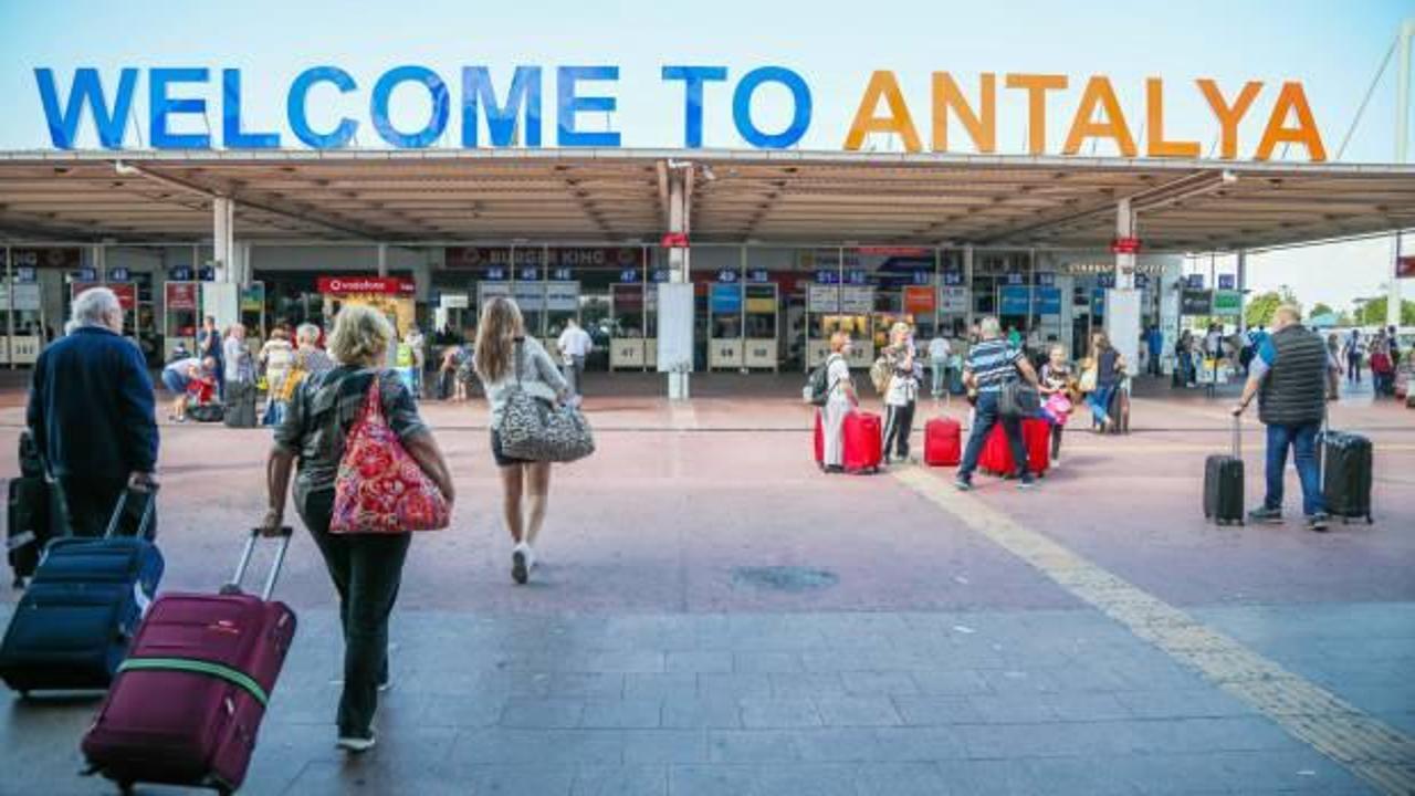 Antalya'ya 8 ayda 9 milyon turist geldi