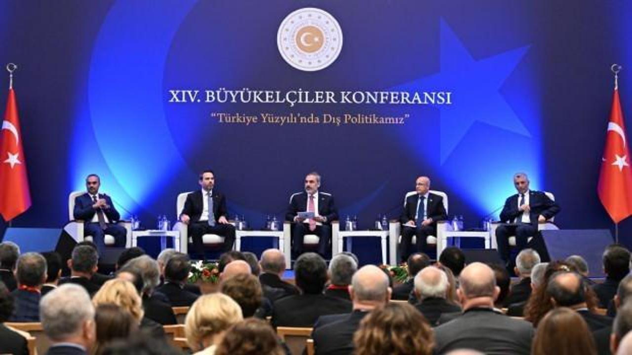 Dışişleri Bakanı Hakan Fidan'ın ev sahipliğinde 'T&uuml;rkiye Y&uuml;zyılı' paneli d&uuml;zenlendi