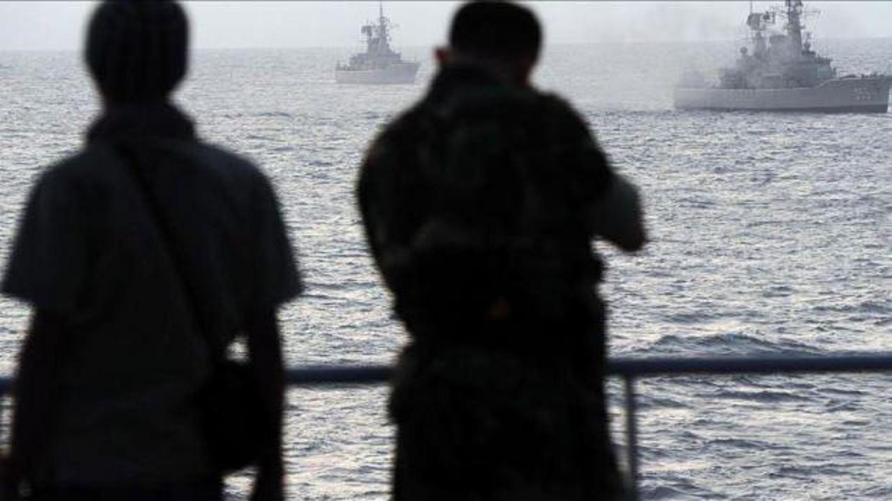Çin, Filipinler'in savaş gemisine tazyikli su sıktı! Tehdit gibi açıklama
