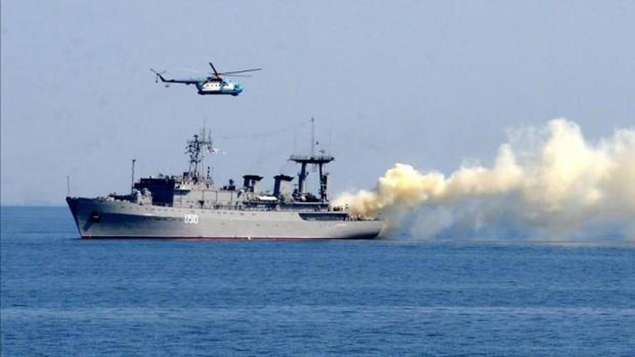Rus ordusundan Karadeniz'de kargo gemisine uyarı ateşi!